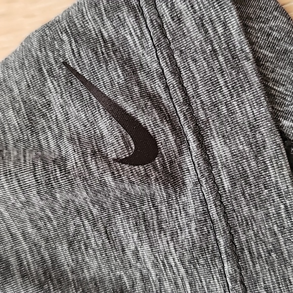 NIKE Dri-fit 2 in 1 tank top with sport bra - Picture 2 of 8